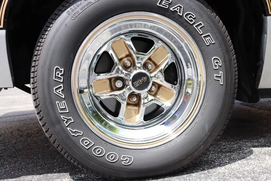 1985 Olds 442 gray cap wheel on car.jpg