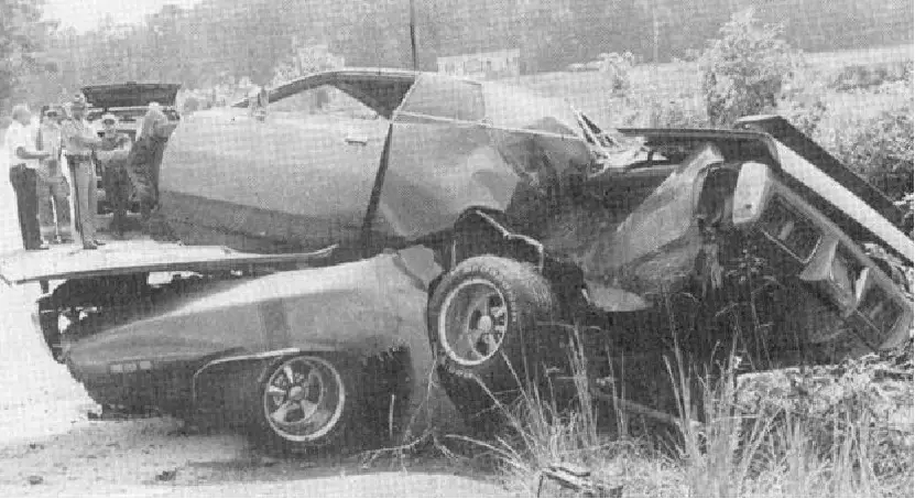 71 roadrunner wreck.jpg