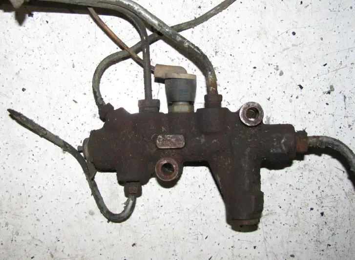 oldsofb Kelsey Hayes brake proportioning valve.JPG