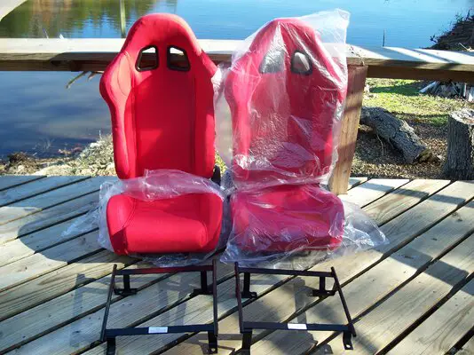 81 Le Mans bucket seats 002.jpg