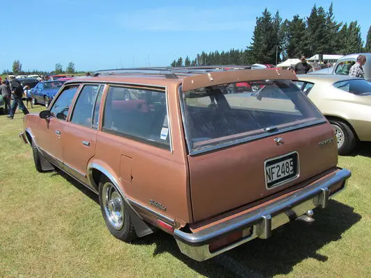 1280px-1982_Chevrolet_Malibu_Station_Wagon_(11265825623).jpg