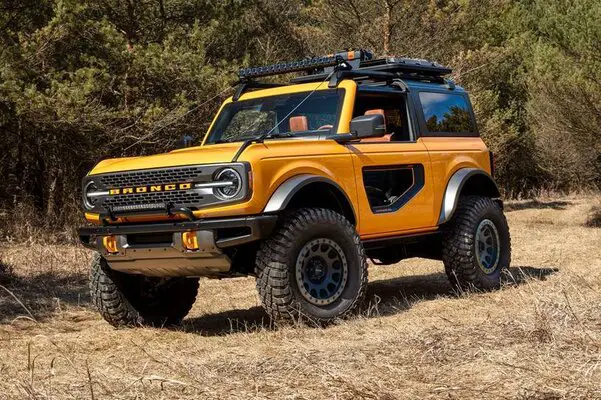 2021_ford_bronco_2dr-suv_base_fq_oem_3_815.jpg