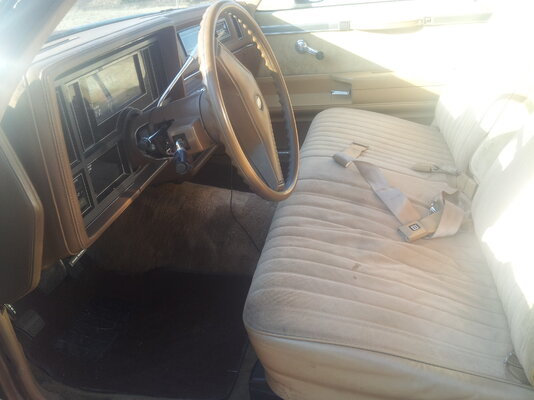 87regalfrontinterior.jpg
