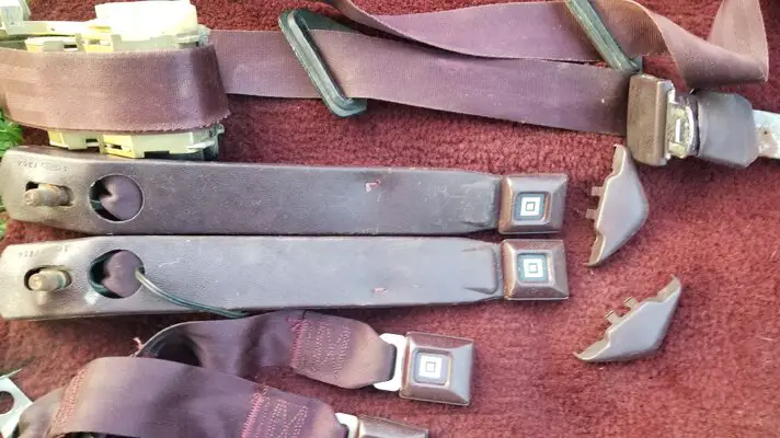 claret seatbelts3.jpg