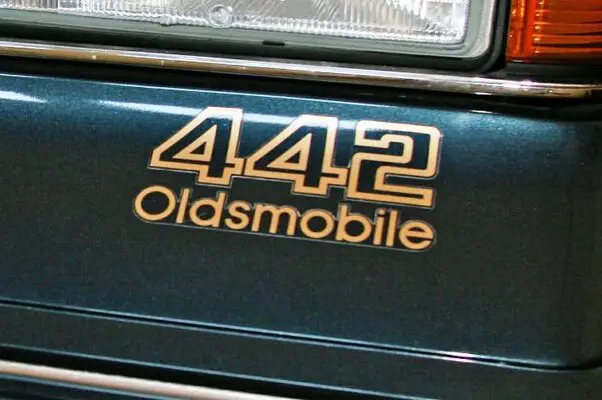 87442 closeup front bumper decal.jpg