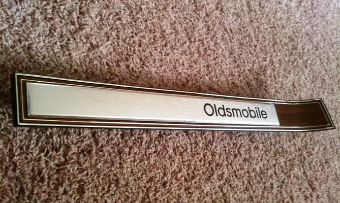 Olds Dashplaque.jpg