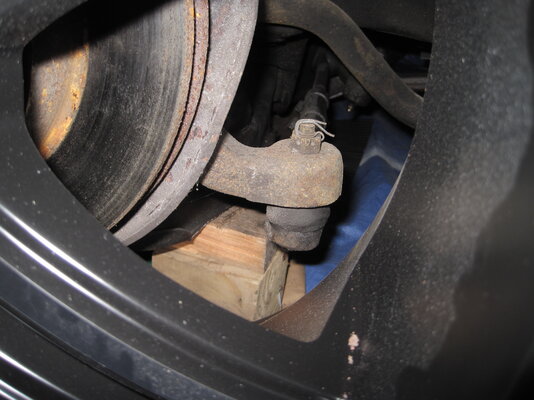 from outside looking through wheel at clearence for tie rod end.JPG