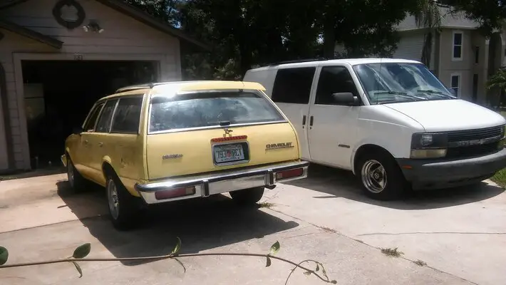 1980 Malibu Wagon and 1999 Astro Van3.jpg