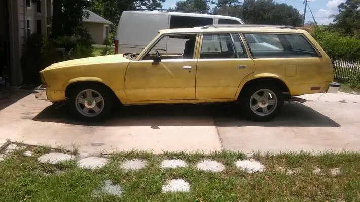 1980 Malibu Wagon and 1999 Astro Van.jpg