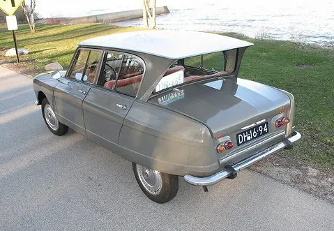 1965_Citroen_Ami_6_Berline_Sedan_Rear_1.jpg