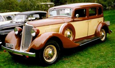 Graham_Blue_Streak_4-Door_Sedan_1932-400x237.jpg