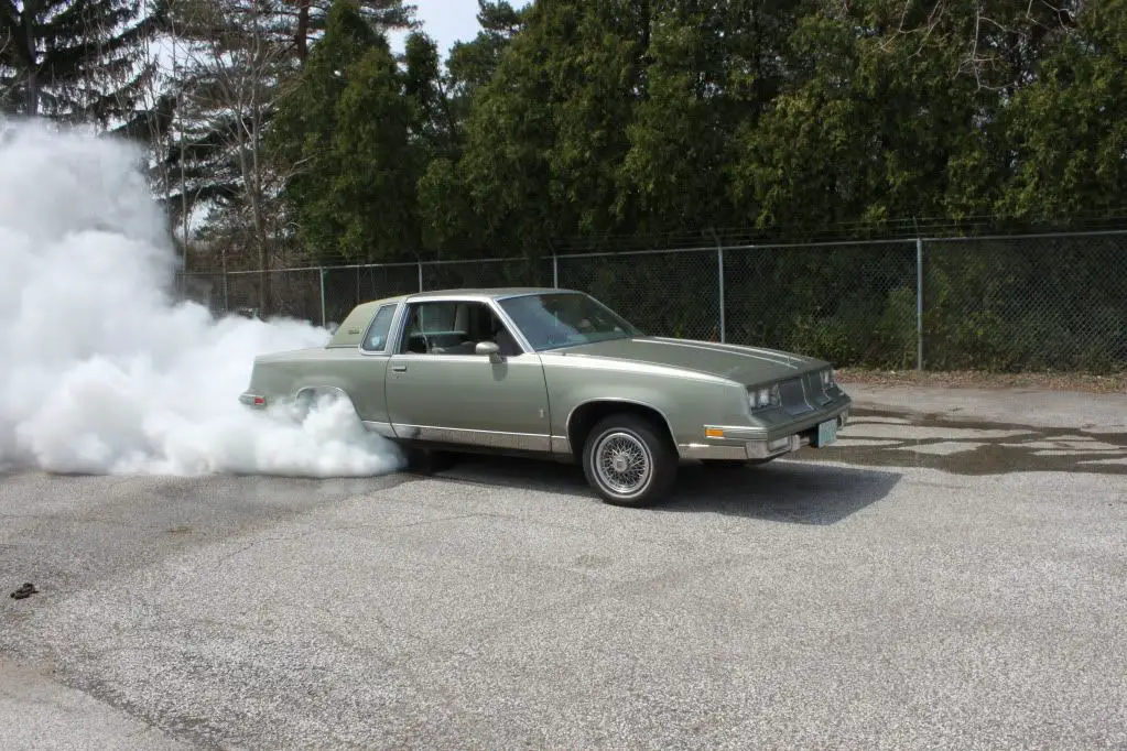 Cutlass_Burnout_1.jpg