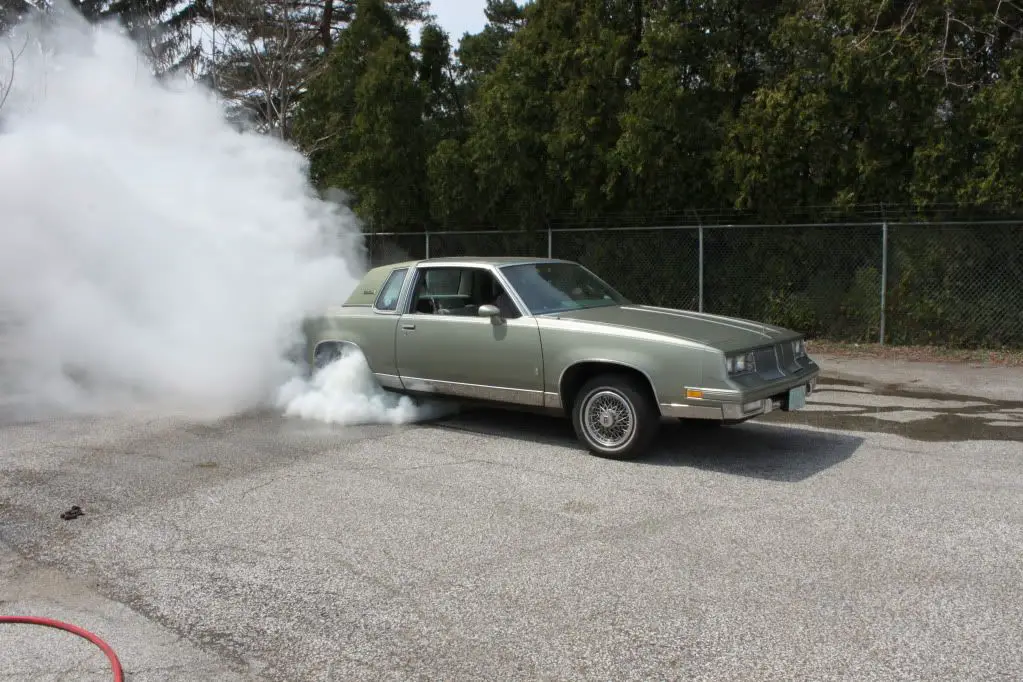 Cutlass_Burnout_4.jpg