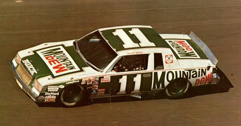 Darrell_Waltrip82_Buick.jpg