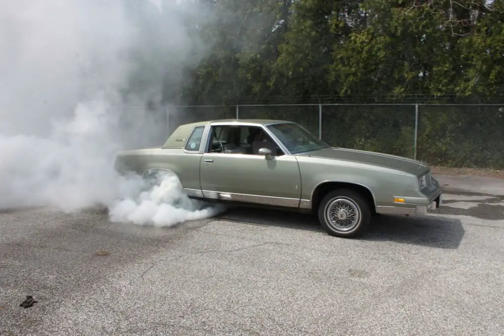 Cutlass_Burnout_3.jpg