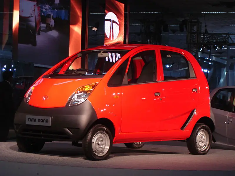 800px-Tata_Nano_Std.JPG