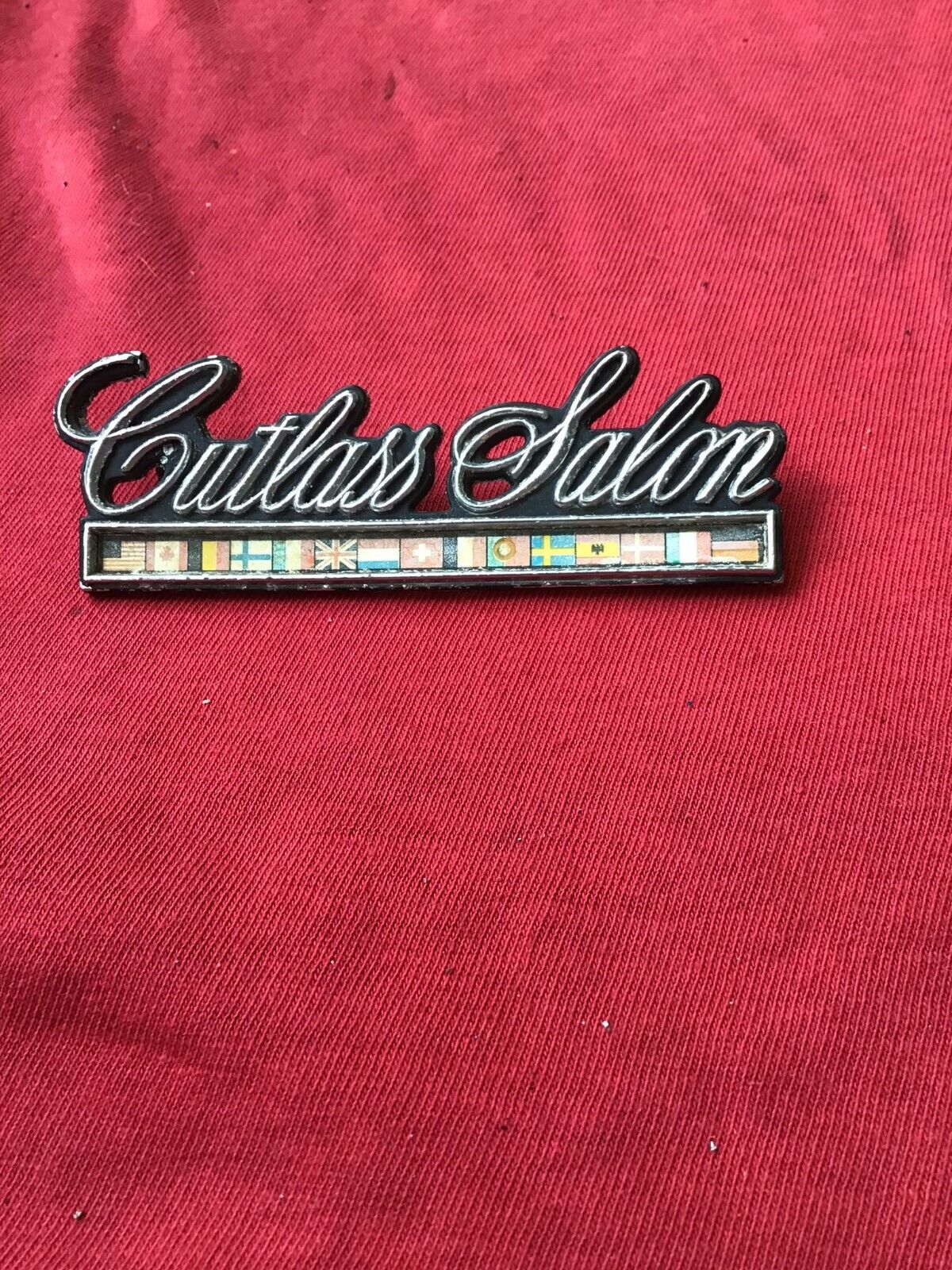 1978 Oldsmobile Cutlass Salon Interior Door Emblem (810)