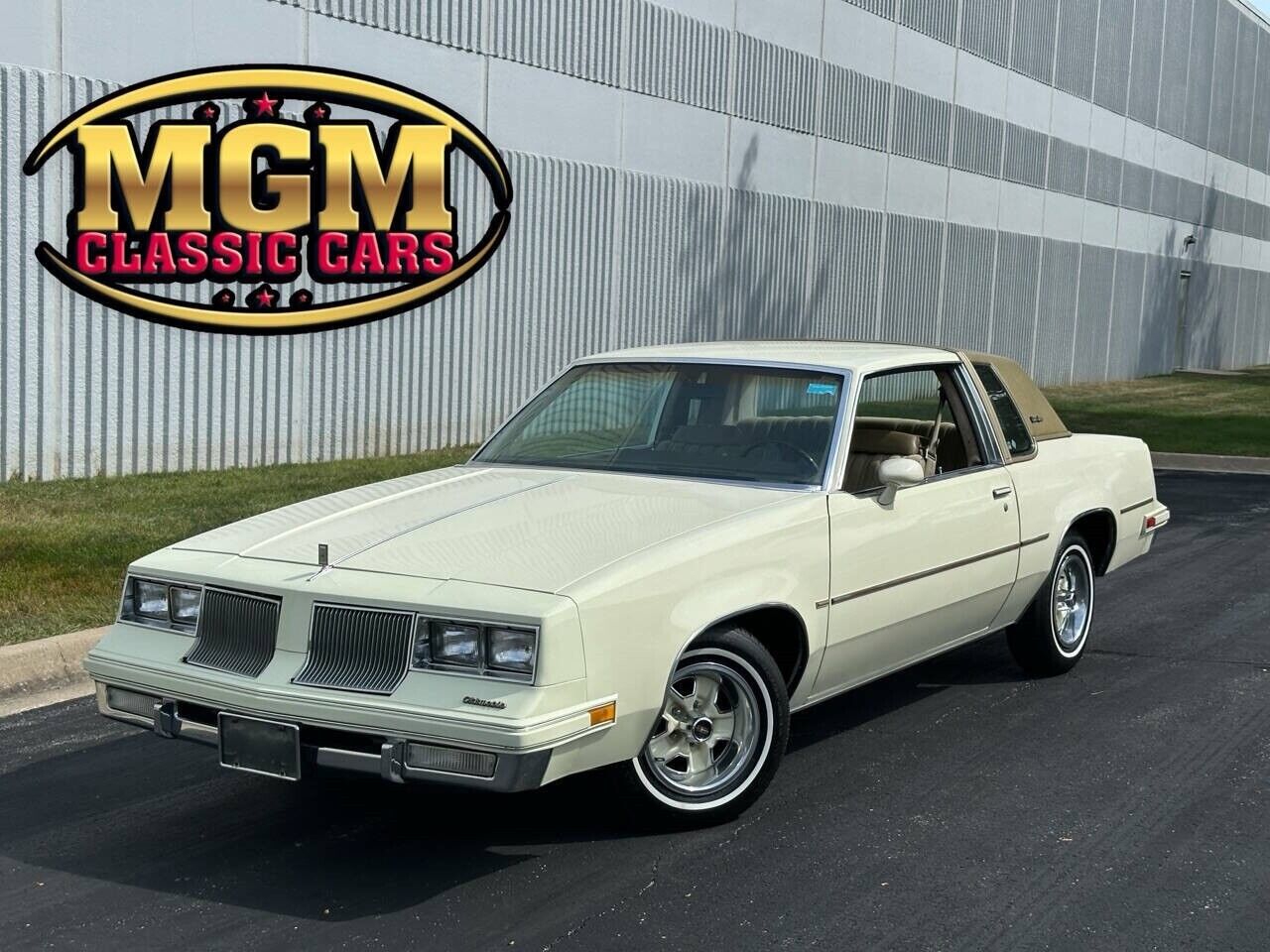 1981 Oldsmobile Cutlass Base 2dr Coupe