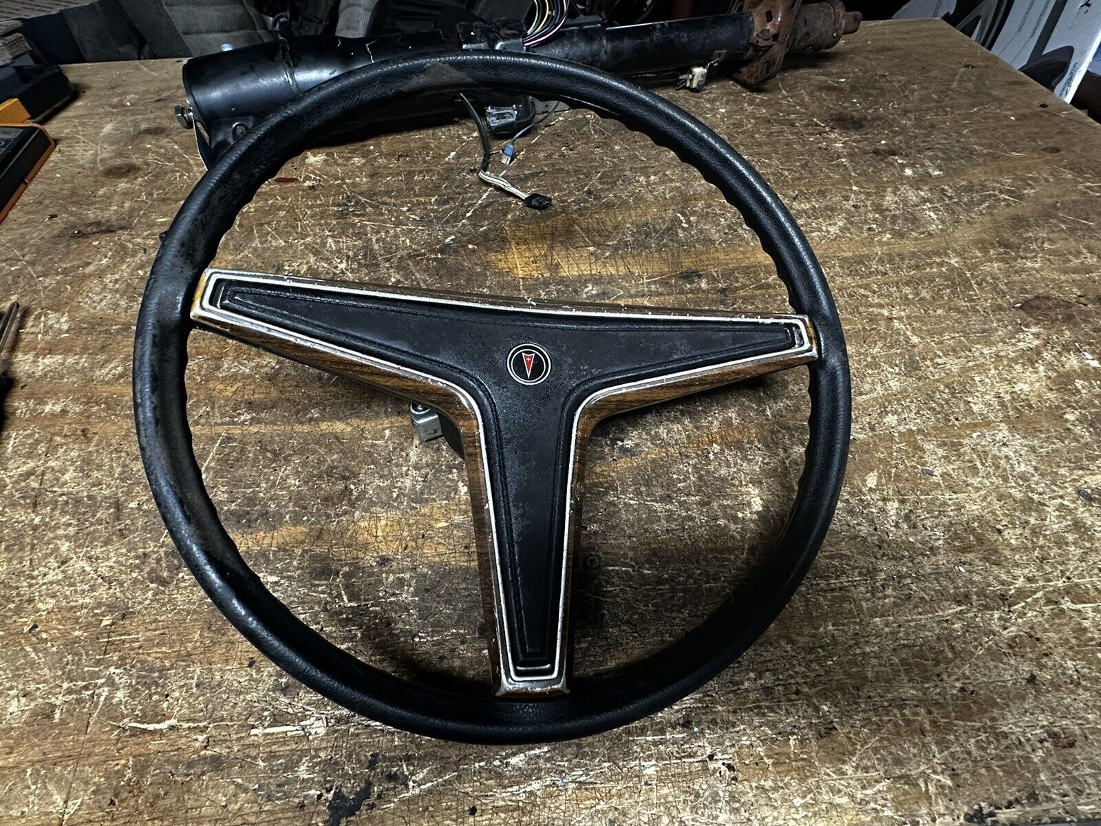 1977  G-BODY PONTIAC GRAND PRIX LEMANS BONNEVILLE STEERING WHEEL