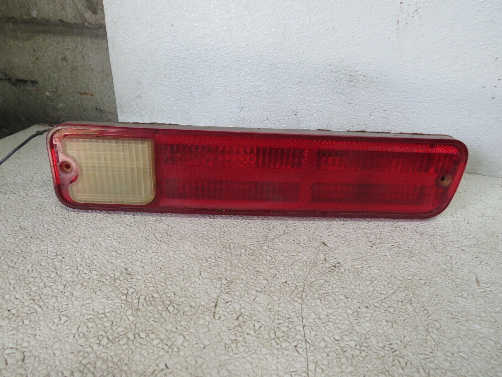 84  CHEVY  EL CAMINO G BODY TAILLIGHT RIGHT PASSENGER R